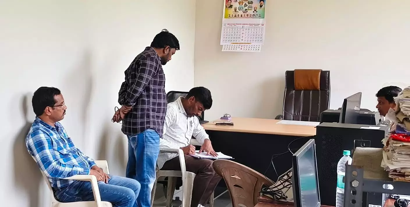 Bhupalpally: ACB Searches Mines AD’s Premises, Finds Assets Worth ₹3.06 Crore Bhupalpally: ACB Searches Mines AD’s Premises, Finds Assets Worth ₹3.06 Crore
