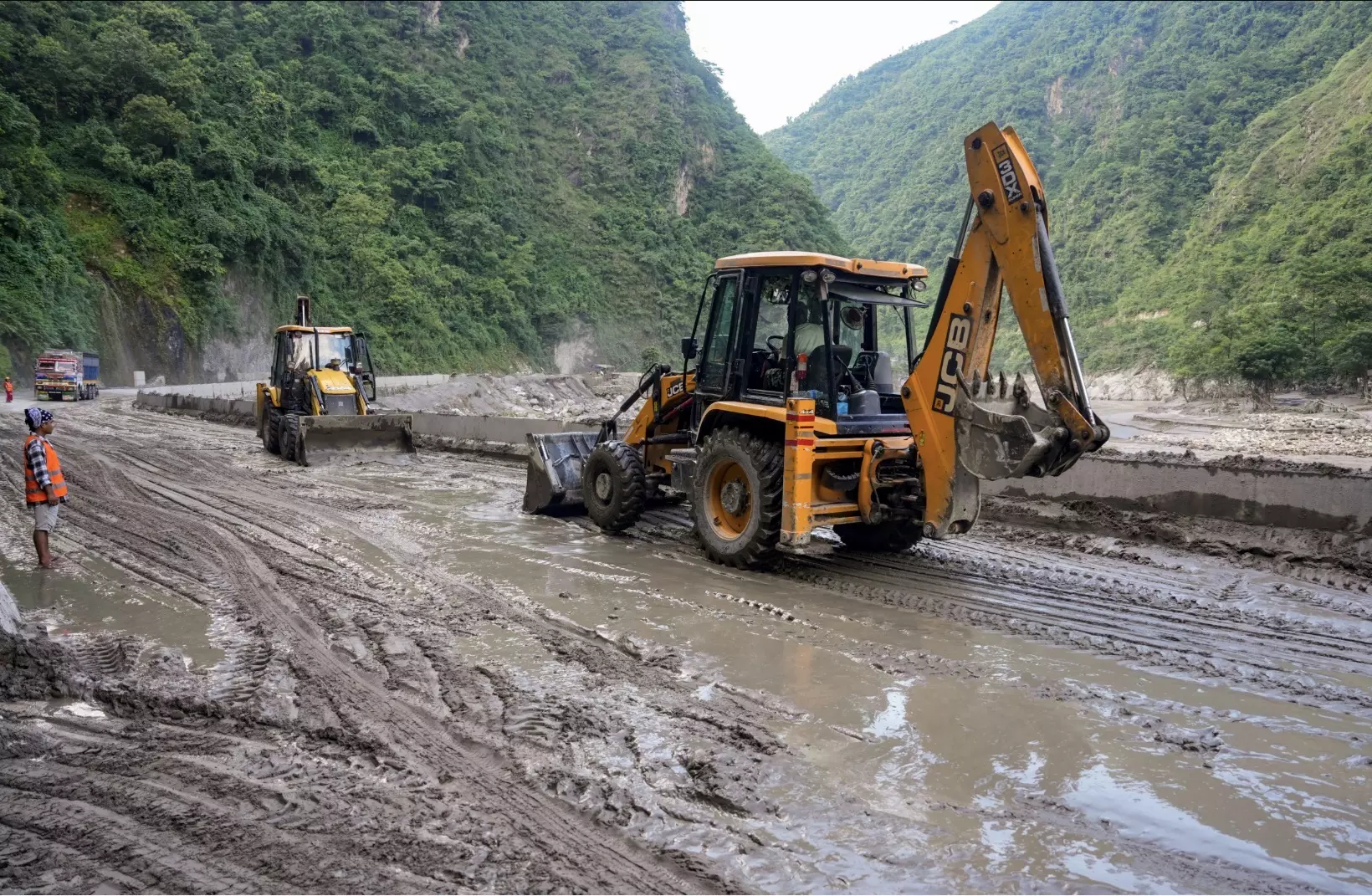 7 AP Residents Remain Untraced Amid Nepal Floods 7 AP Residents Remain Untraced Amid Nepal Floods