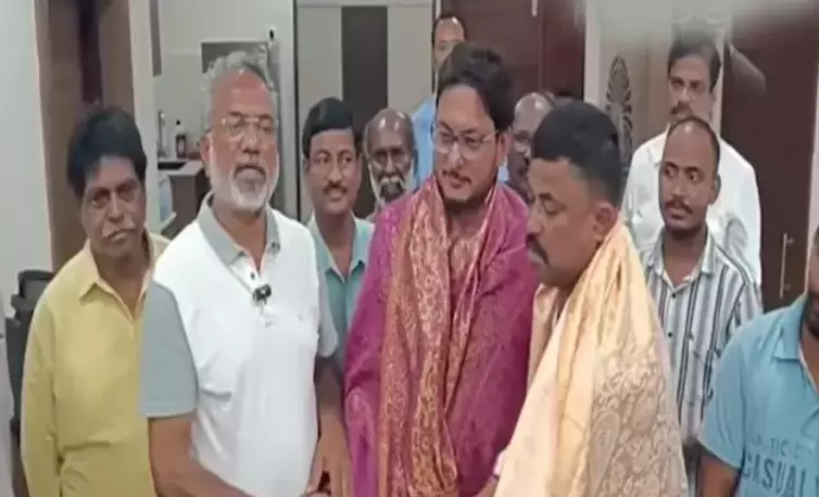 Seven Missing Fishermen Return Safely to Kakinada After 23 Days Seven Missing Fishermen Return Safely to Kakinada After 23 Days