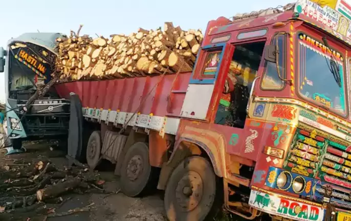 16 Injured as Speeding Karnataka RTC Bus Hits Lorry in Tirupati 16 Injured as Speeding Karnataka RTC Bus Hits Lorry in Tirupati
