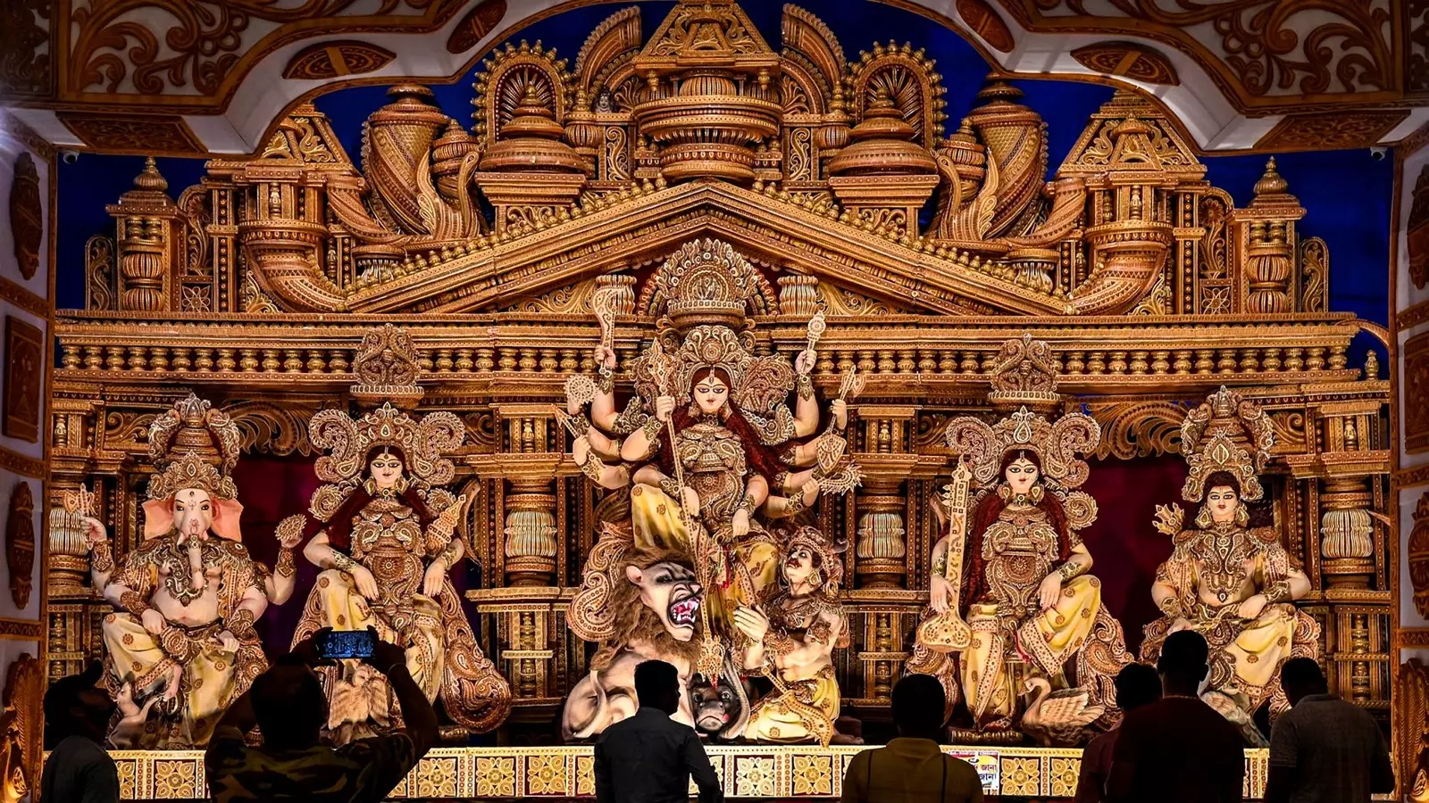 West Bengal: VHP Opposes Non-Veg Food Inside Durga Puja Pandals West Bengal: VHP Opposes Non-Veg Food Inside Durga Puja Pandals