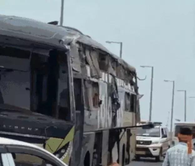 5 Killed, 12 Injured As Sleeper Bus Crashes In Madhya Pradesh 5 Killed, 12 Injured As Sleeper Bus Crashes In Madhya Pradesh