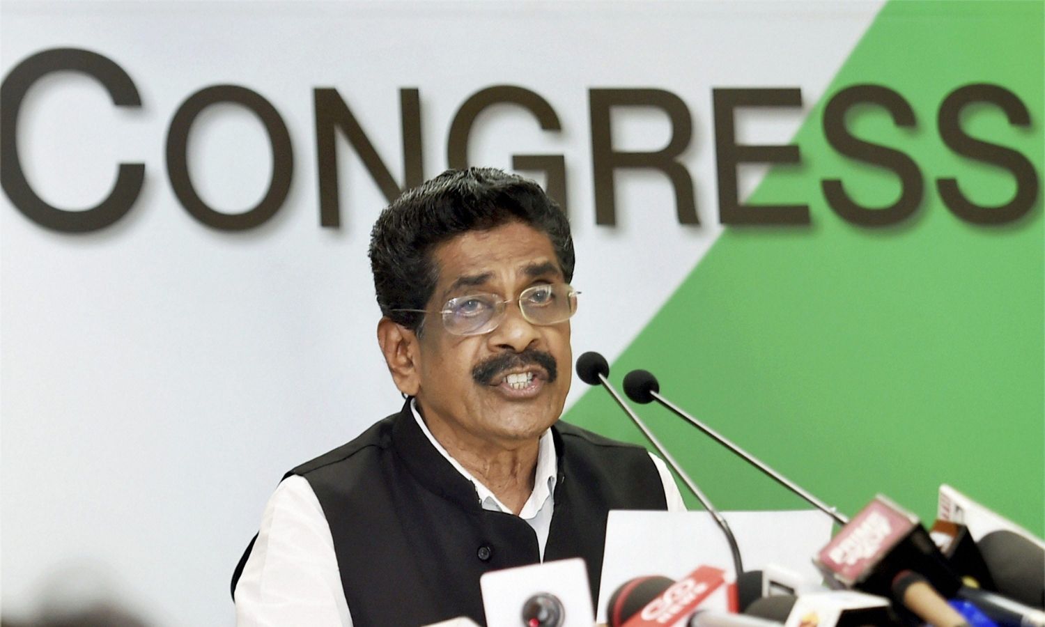 Mullappally Urges Congress Leadership To Expedite KPCC Reshuffle