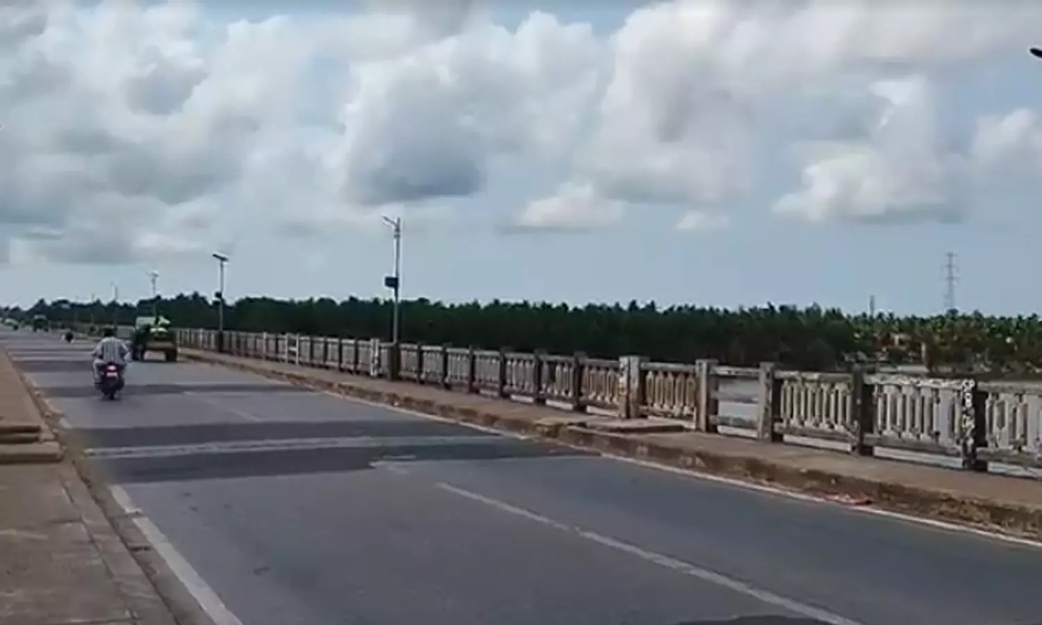 Tanuku Couple Leave Child On Chinchinada Bridge, Commit Suicide Tanuku Couple Leave Child On Chinchinada Bridge, Commit Suicide
