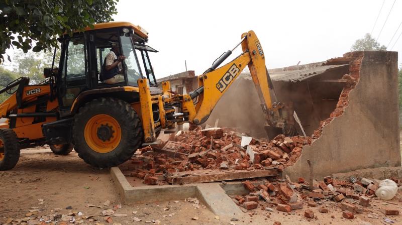 CMC Razes 19 Illegal Structures, Issues Notices To