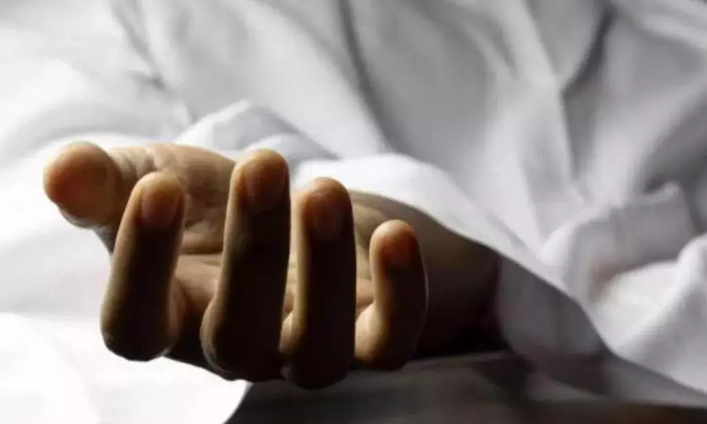 Kakinada: Class 9 Student Dies by Suicide After Being Scolded Over Phone Use Kakinada: Class 9 Student Dies by Suicide After Being Scolded Over Phone Use