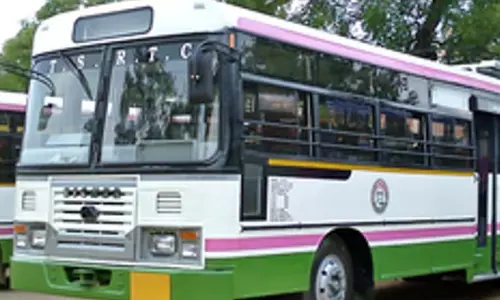 Hyderabad-Vijayawada, Warangal Highways Clogged in Post-Rakhi Weekend Return Rush Hyderabad-Vijayawada, Warangal Highways Clogged in Post-Rakhi Weekend Return Rush