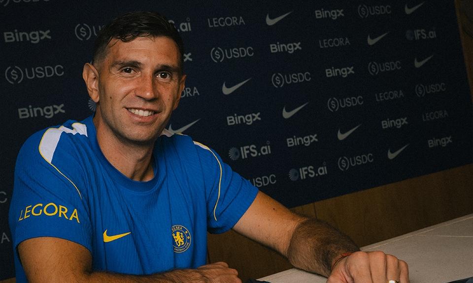 Chelsea Sign Goalkeeper Emi Martinez From Aston Vi