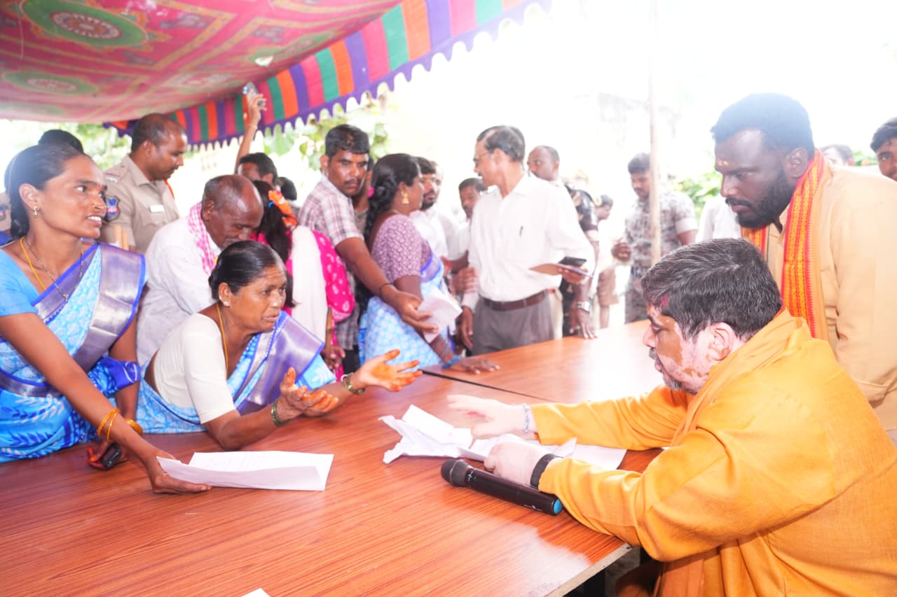 Ponnam Takes Praja Palana To Villages