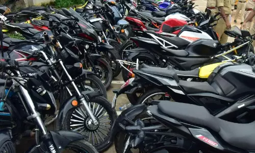 Chandanagar Police Arrest 5 Youngsters for Bike Thefts, Seize 4 Bikes