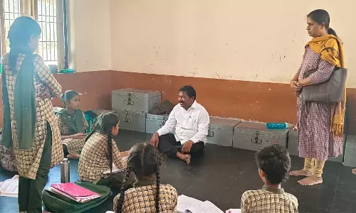 Andhra Pradesh: Minister Pulls Up Staff During Surprise Hostel Inspection Andhra Pradesh: Minister Pulls Up Staff During Surprise Hostel Inspection