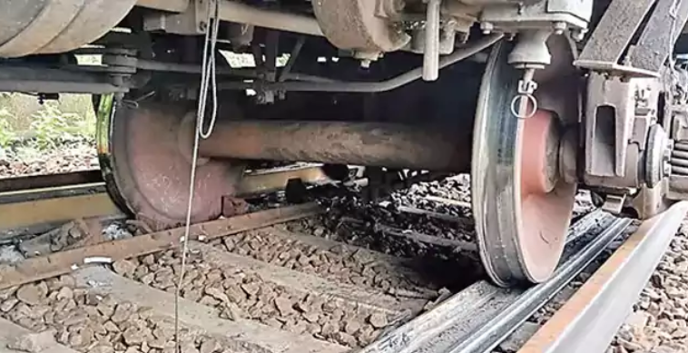 Kovvur: Goods Train Derails, Train Services Disrup