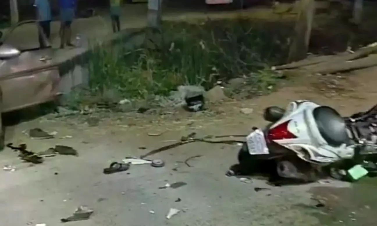 Three Killed After Bike Hits Tree in Sri Sathya Sai District Three Killed After Bike Hits Tree in Sri Sathya Sai District