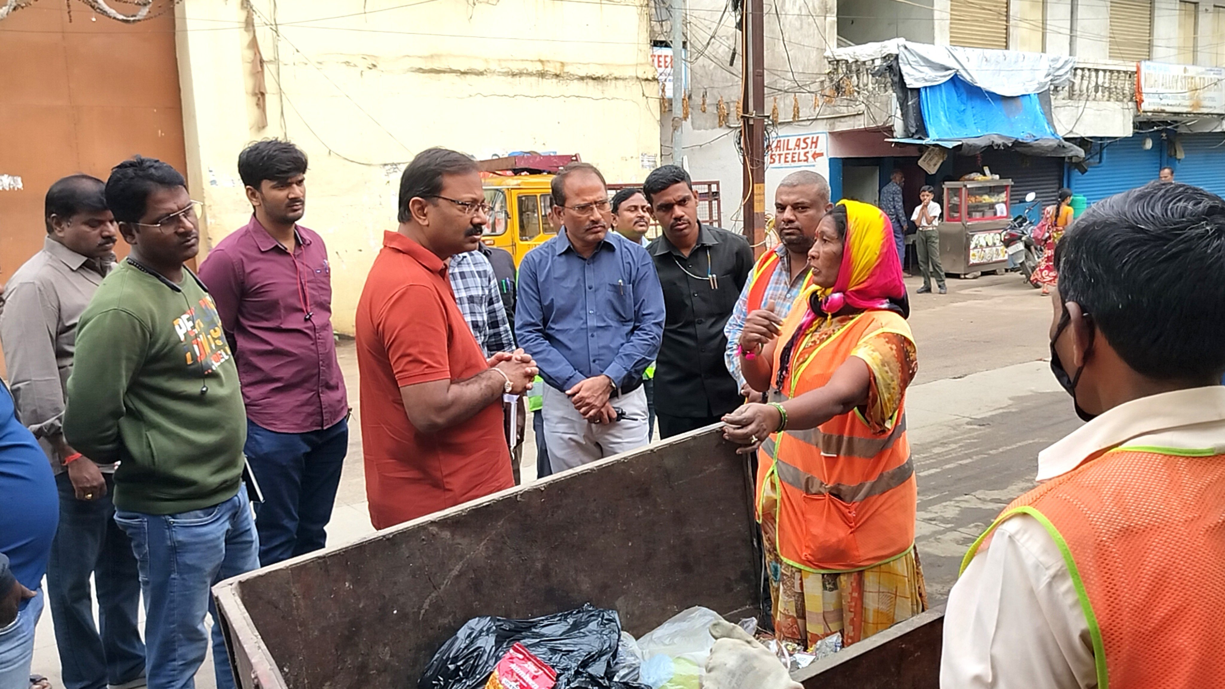 MMC Commissioner Inspects Sanitation, Waste Management in Fatehnagar