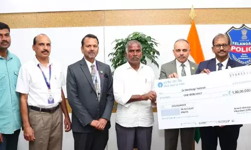 DGP Hands Over ₹3 Crore Aid for Cops’ Families DGP Hands Over ₹3 Crore Aid for Cops’ Families