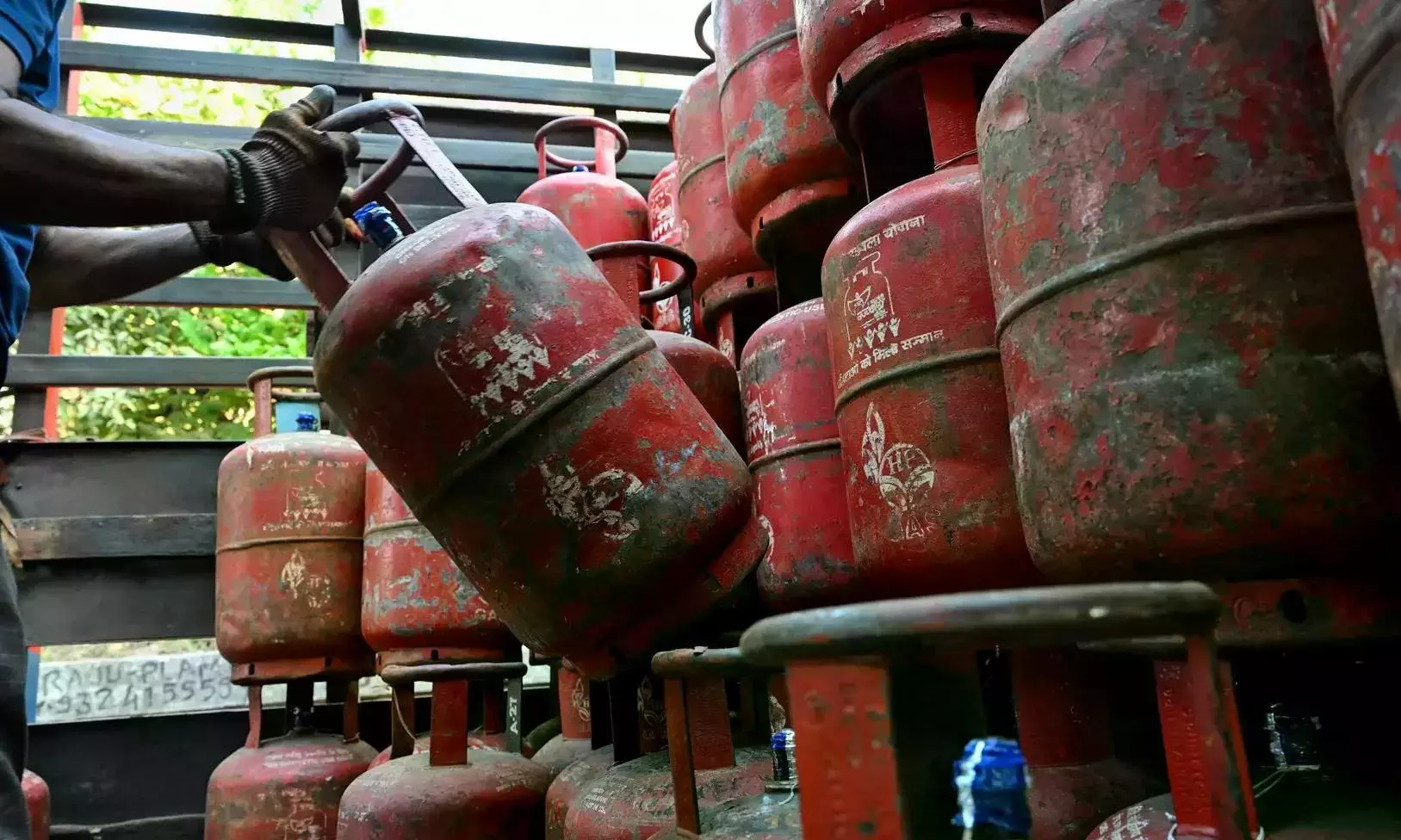 Jet Fuel Price Up 5.46%, Commercial LPG Rate Rises ₹9.50 Jet Fuel Price Up 5.46%, Commercial LPG Rate Rises ₹9.50