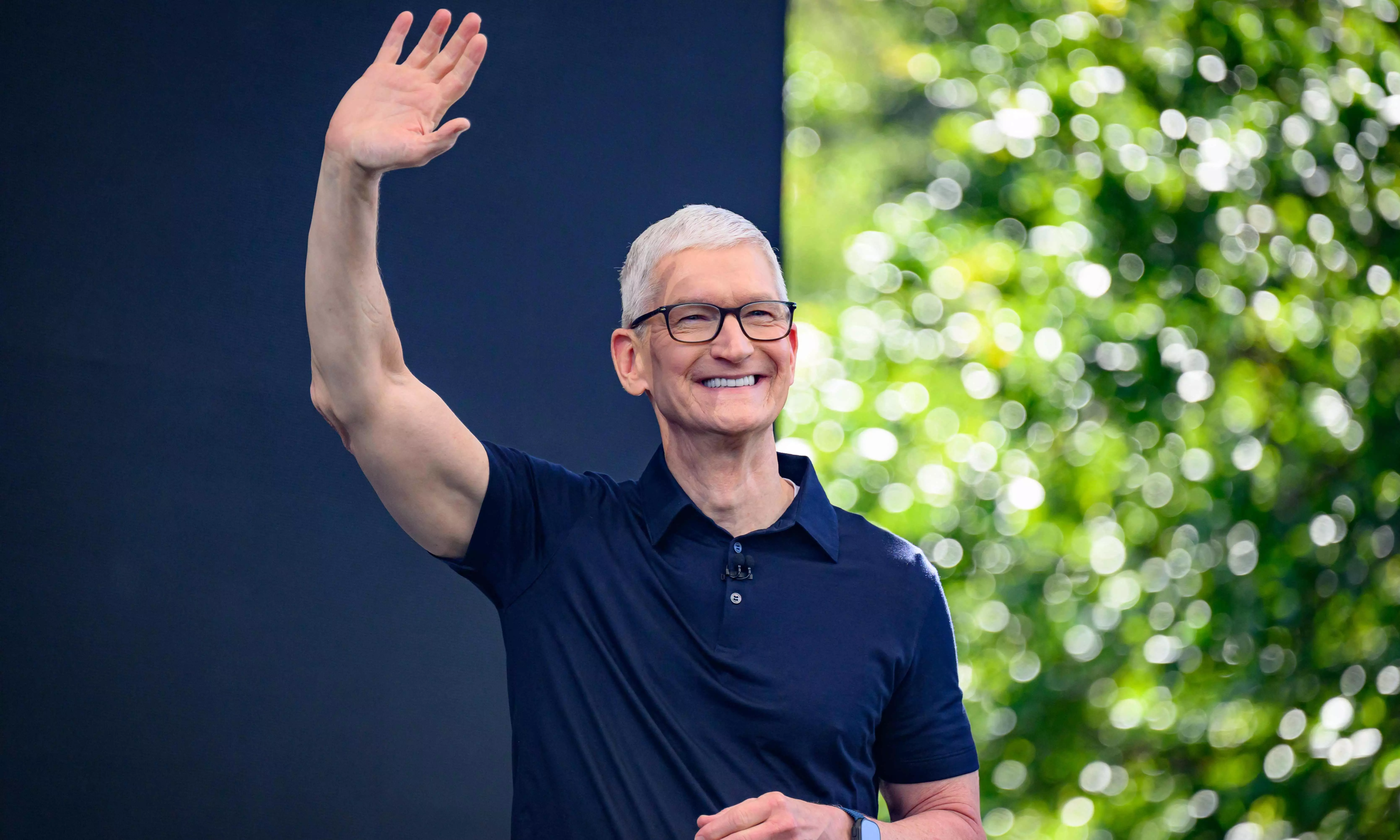 Apple CEO Tim Cook Gives Nod To Founder Steve Jobs in Final Memo Apple CEO Tim Cook Gives Nod To Founder Steve Jobs in Final Memo