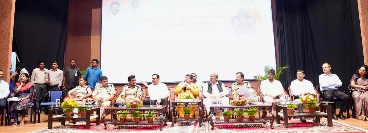 Ponnam Reviews Arrangements for Peaceful Ganesh Festivities in Hyderabad Ponnam Reviews Arrangements for Peaceful Ganesh Festivities in Hyderabad