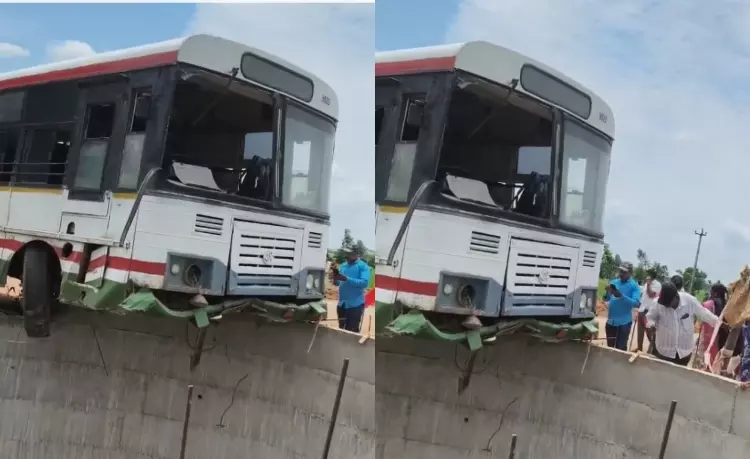 Bus Crashes Into Agricultural Well On Karimnagar-Husnabad Route Bus Crashes Into Agricultural Well On Karimnagar-Husnabad Route