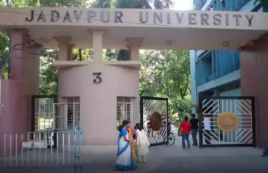 Jadavpur VC Urges Students To Express Views On Social Media, Not Walls Jadavpur VC Urges Students To Express Views On Social Media, Not Walls