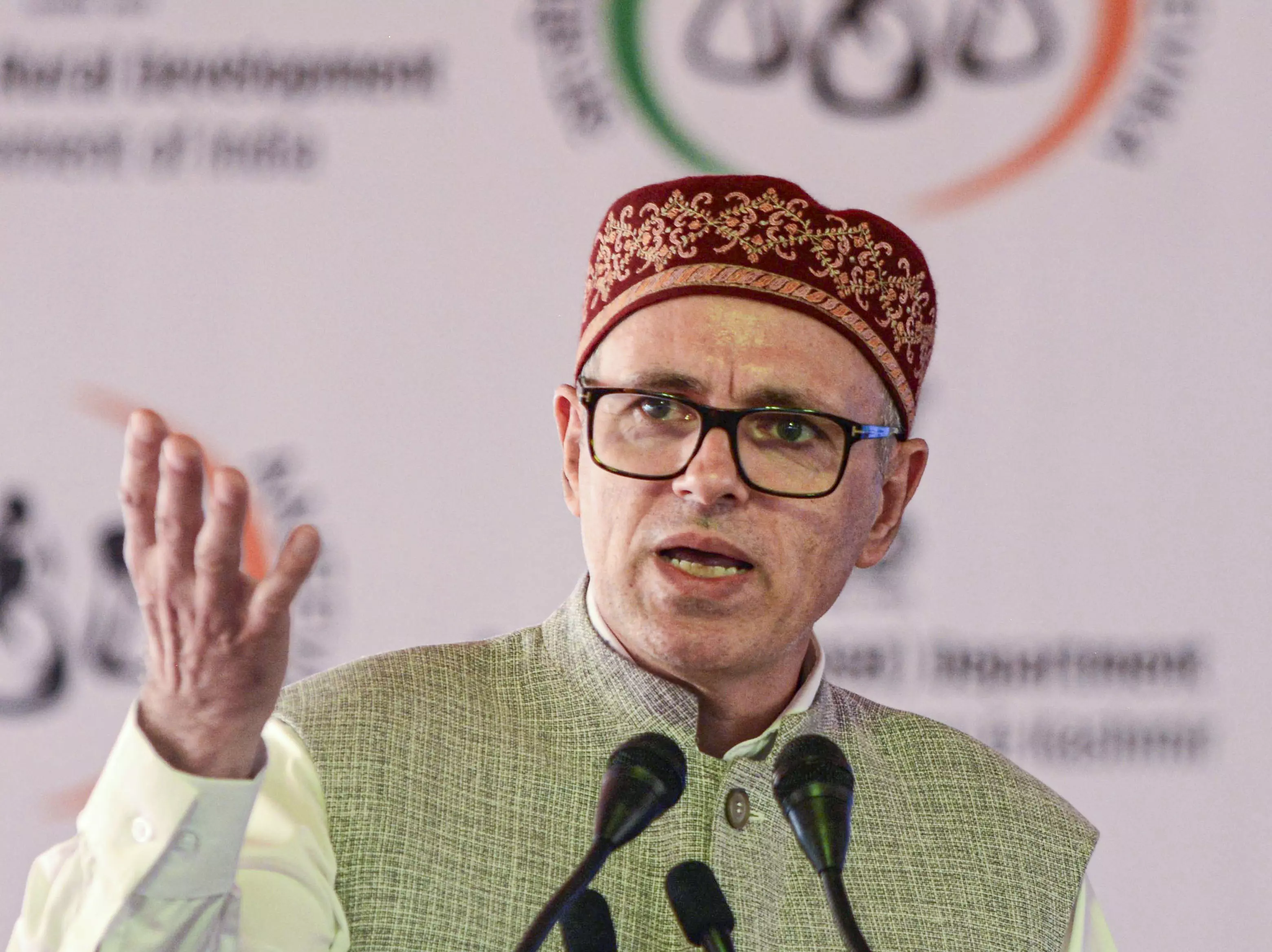 Omar Abdullah Alleges Discriminatory Handling of NC and BJP Protests in Srinagar Omar Abdullah Alleges Discriminatory Handling of NC and BJP Protests in Srinagar