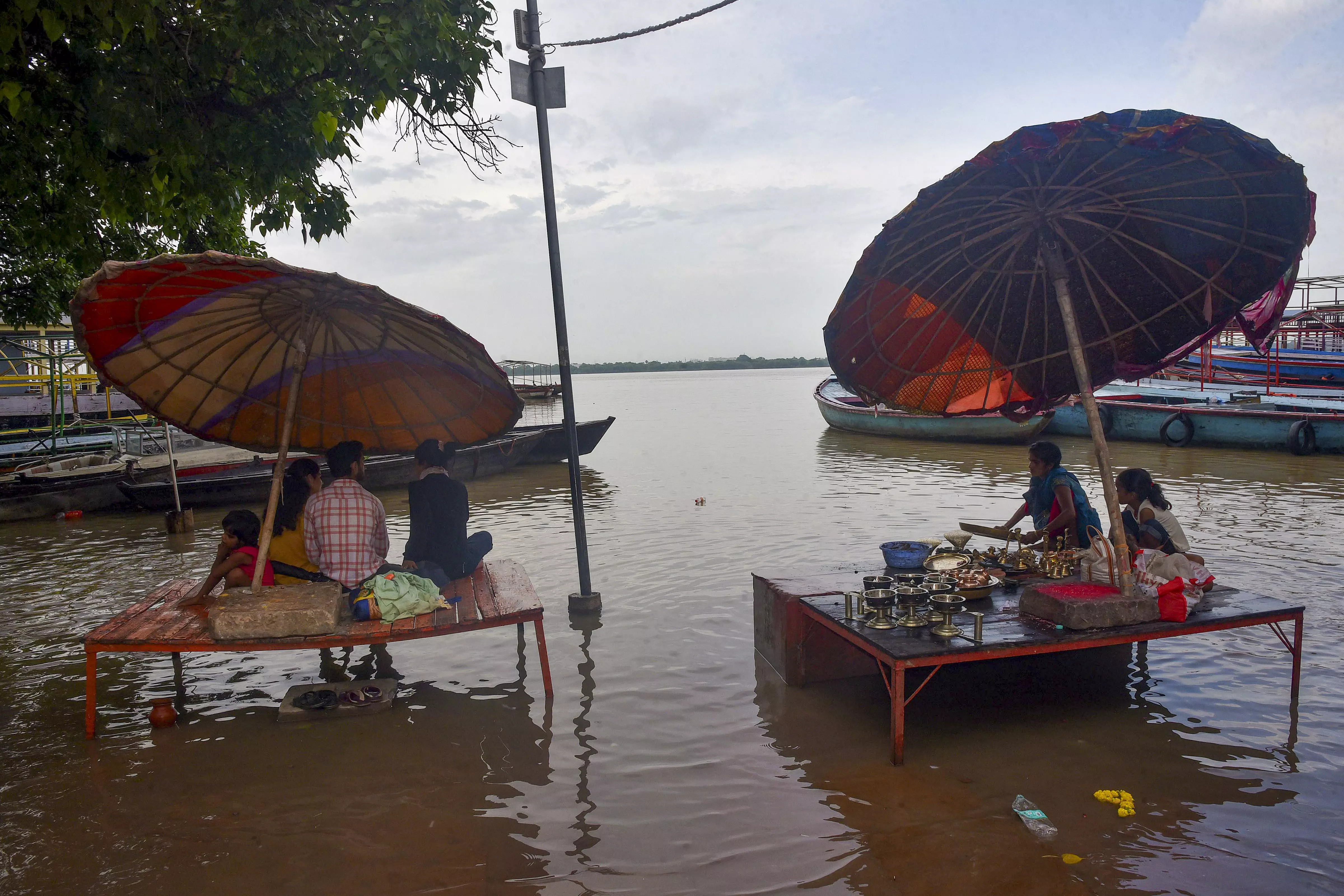 UP: Ganga Water Level Crosses Warning Mark in Varanasi UP: Ganga Water Level Crosses Warning Mark in Varanasi