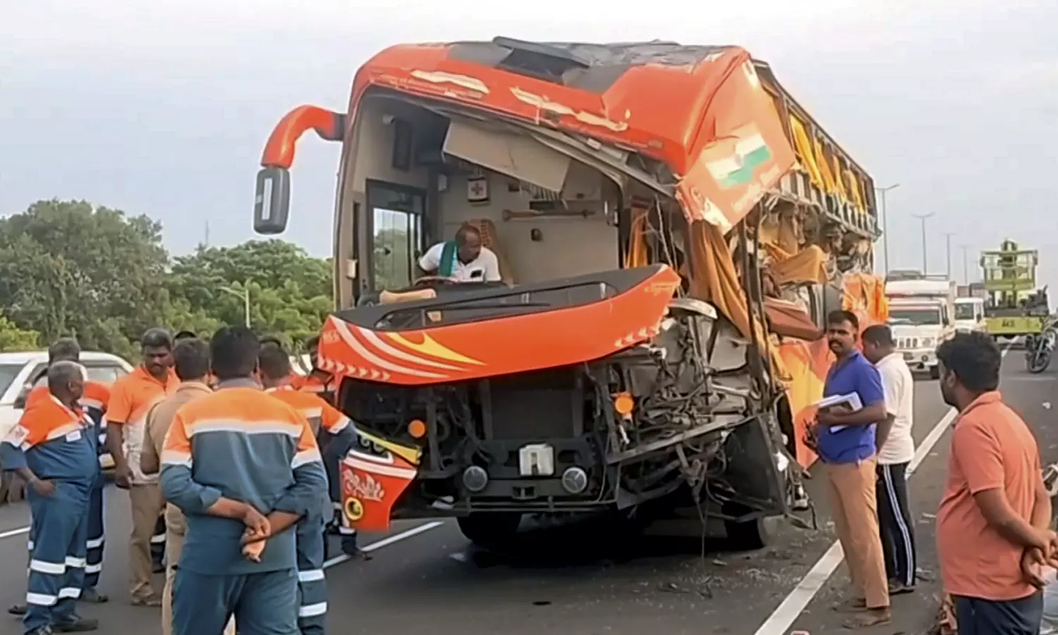 Two Killed As Bus Rear-Ends Lorry on Chennai-Trichy Highway Two Killed As Bus Rear-Ends Lorry on Chennai-Trichy Highway