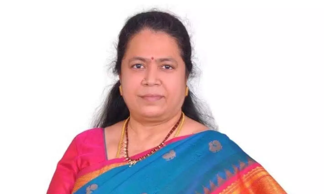 Telangana: Konda Couple Adopt Wait-And-Watch Approach Telangana: Konda Couple Adopt Wait-And-Watch Approach
