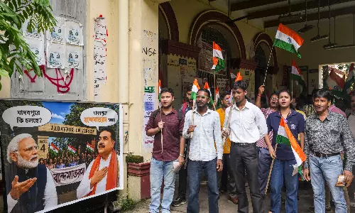Nationalism Row: Rival ABVP, SFI Marches Held Around Jadavpur University Nationalism Row: Rival ABVP, SFI Marches Held Around Jadavpur University