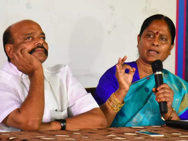 Telangana: Konda Couple Adopt Wait-And-Watch Approach Telangana: Konda Couple Adopt Wait-And-Watch Approach