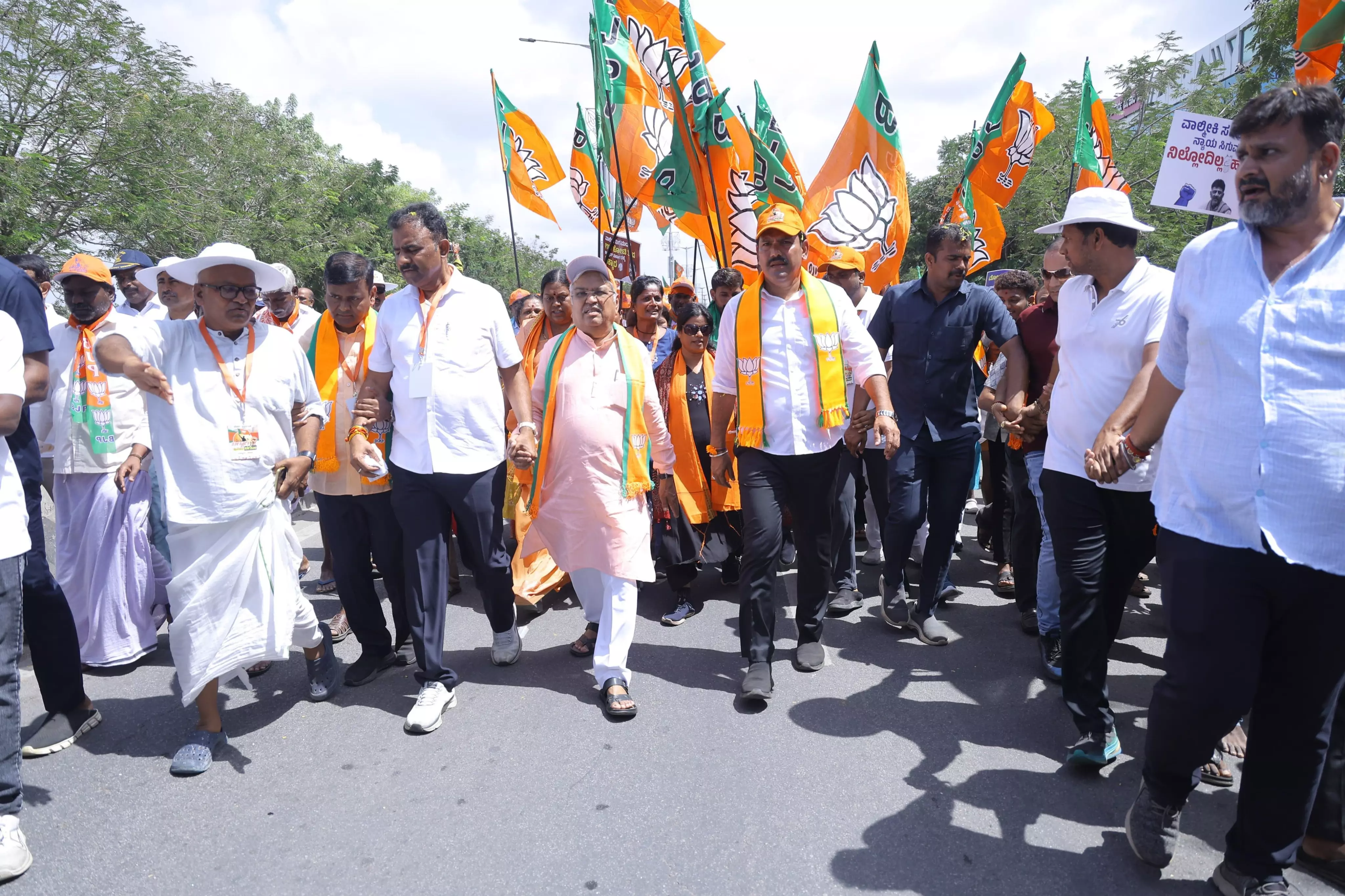 Karjol Demands Complete Farm Loan Waiver, Rs 100 Crore per District for Drought Relief