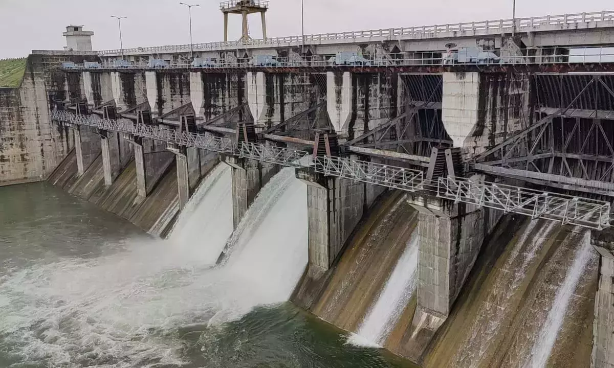 CWPRS Conducts Tests on Komaram Bheem Project Bund Damage CWPRS Conducts Tests on Komaram Bheem Project Bund Damage