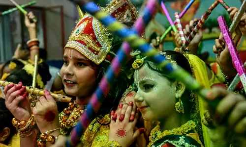Devotees Mark Janmashtami With Colour, Devotion Devotees Mark Janmashtami With Colour, Devotion