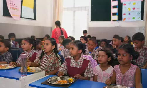 Breakfast Scheme To Cover All Govt Schools, Junior Colleges From November; 22 Lakh Students To Benefit