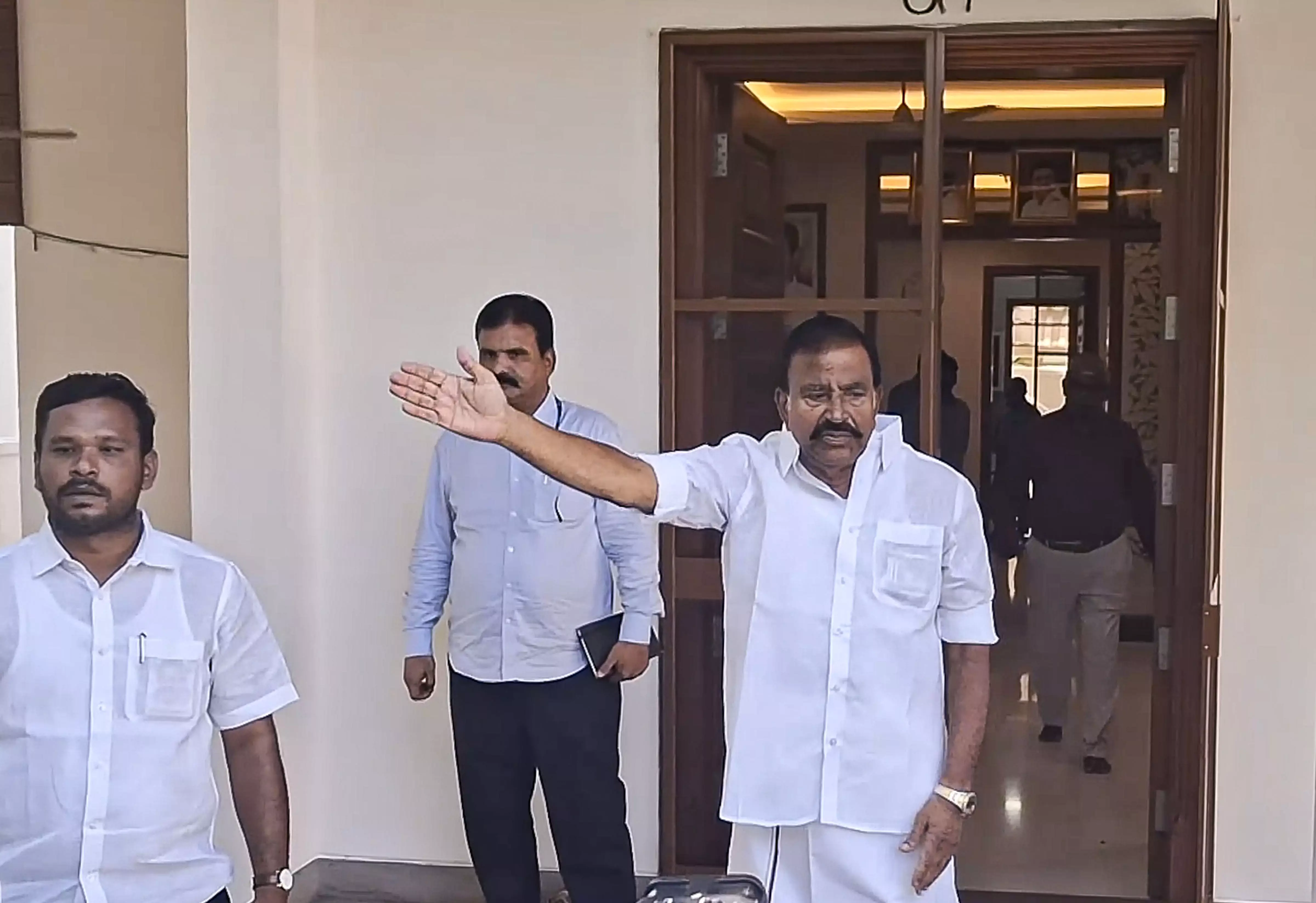 DVAC Raids Former Minister KN Nehrus Residence; DMK Cadres Gather Outside DVAC Raids Former Minister KN Nehrus Residence; DMK Cadres Gather Outside