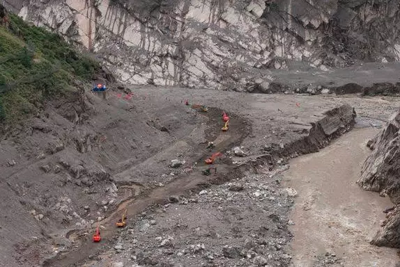 Mudslide Kills 2, Leaves 10 Missing In Eastern China Mudslide Kills 2, Leaves 10 Missing In Eastern China