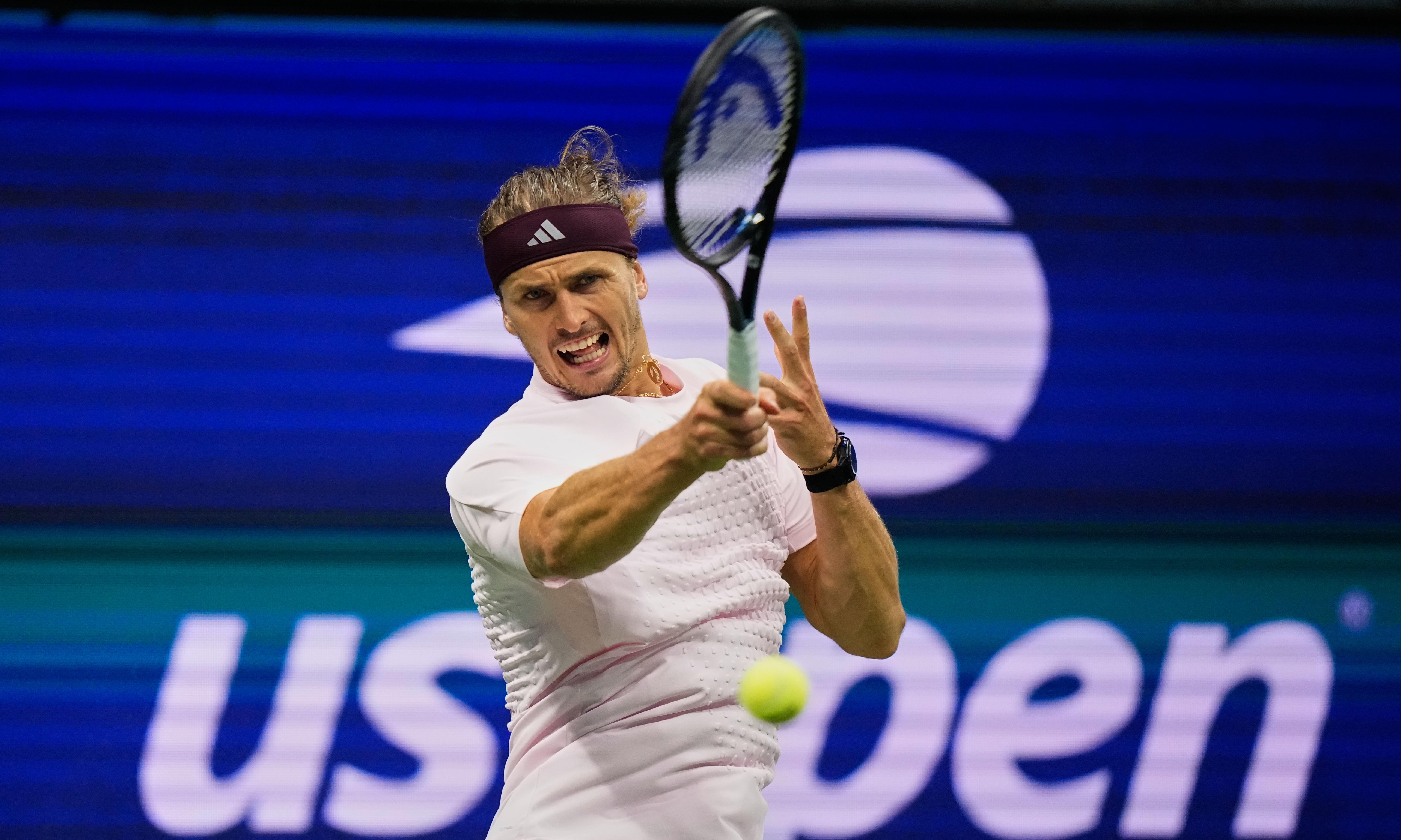 Zverev Reaches US Open Last 16 in Straight Sets