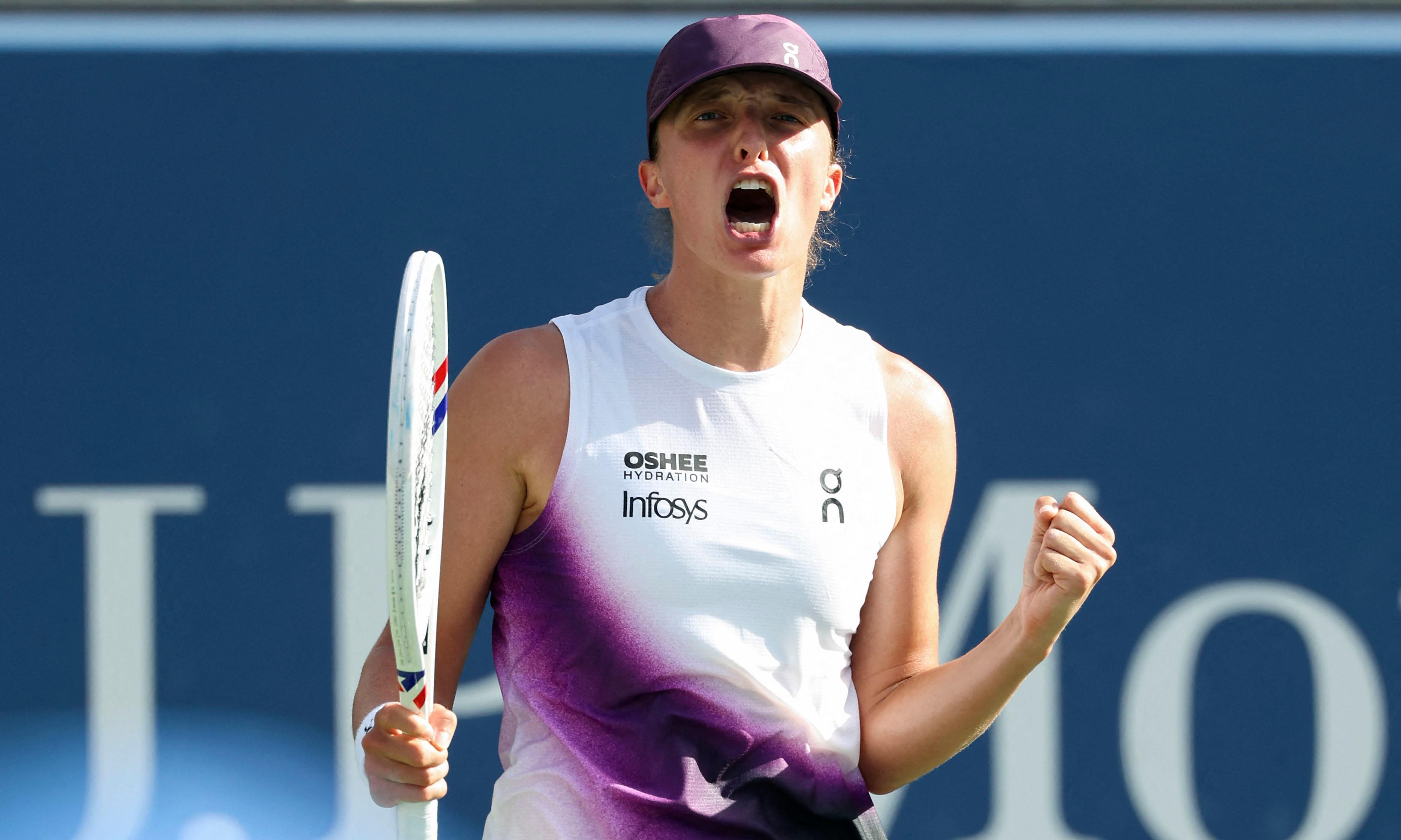 Swiatek Reaches US Open Fourth Round After Tight Victory