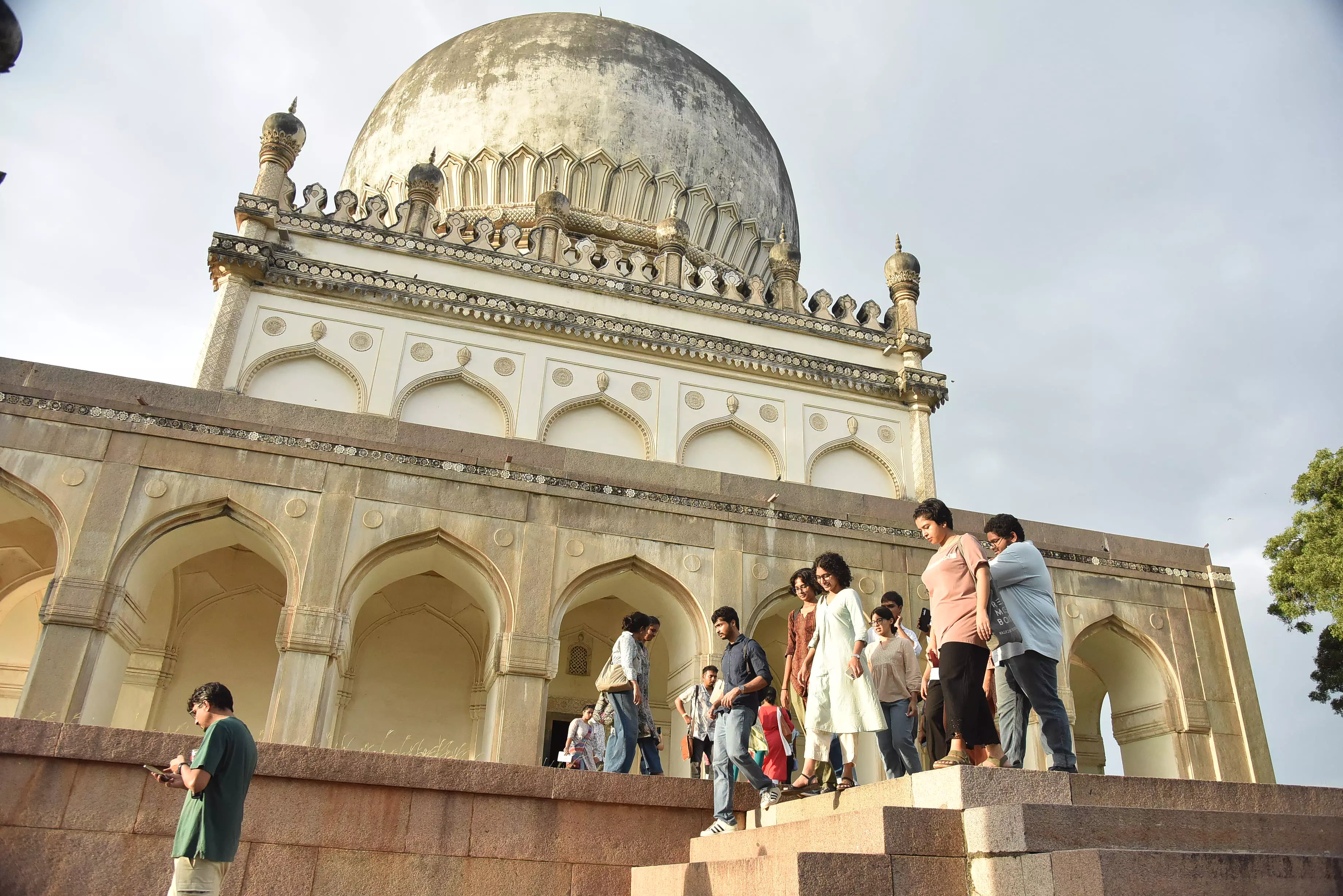 Qutb Shahi Women Shaped Politics, Administration Qutb Shahi Women Shaped Politics, Administration
