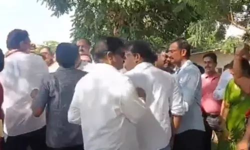 Employee Union Leaders Clash Outside Naidu’s Residence Employee Union Leaders Clash Outside Naidu’s Residence