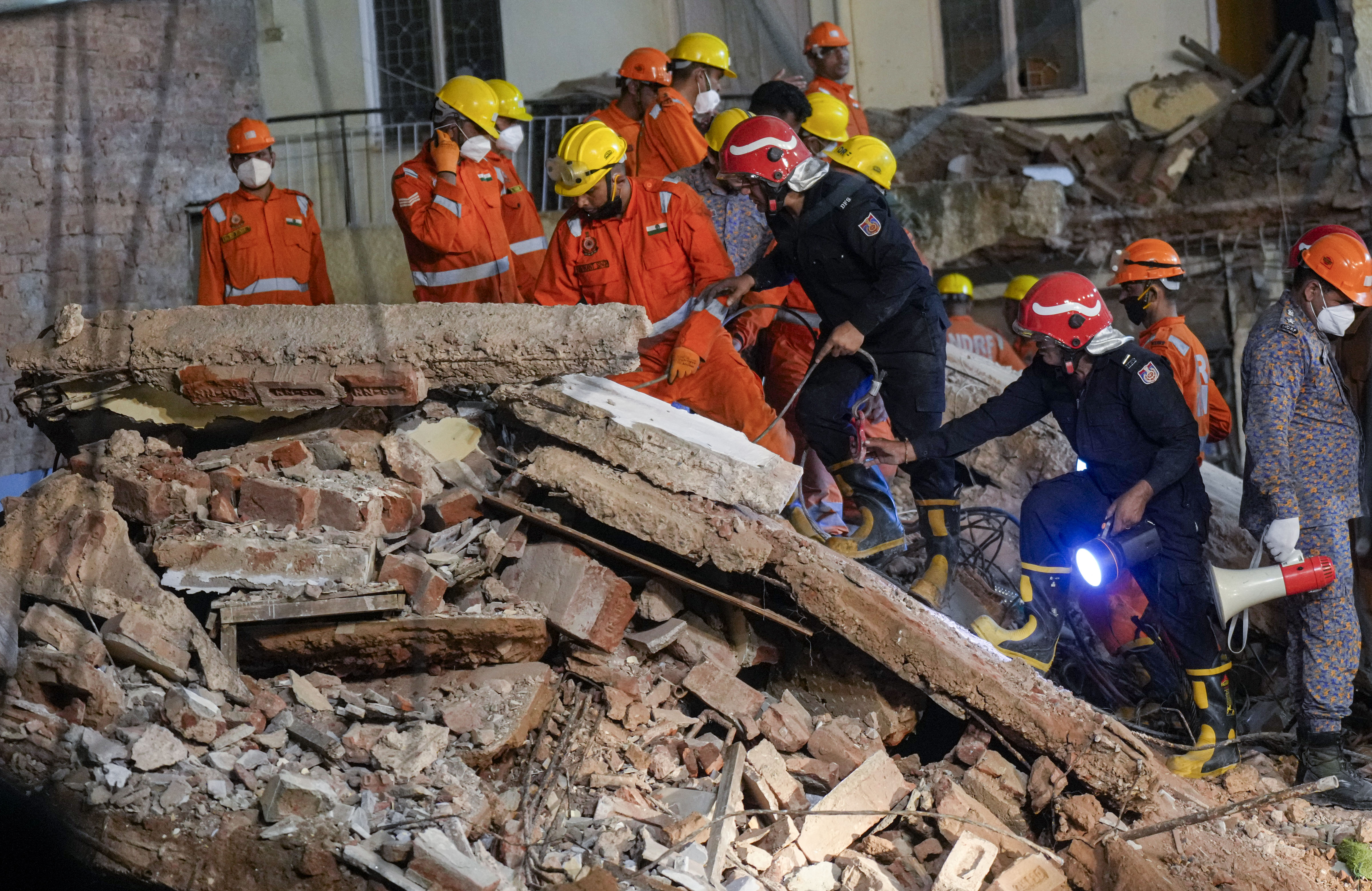 Delhi Building Collapse: CM Rekha Gupta Orders Probe, FIR Against Owner