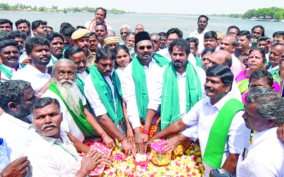 Water Release from Grand Anicut Enthuses Delta Districts Ryots Water Release from Grand Anicut Enthuses Delta Districts Ryots