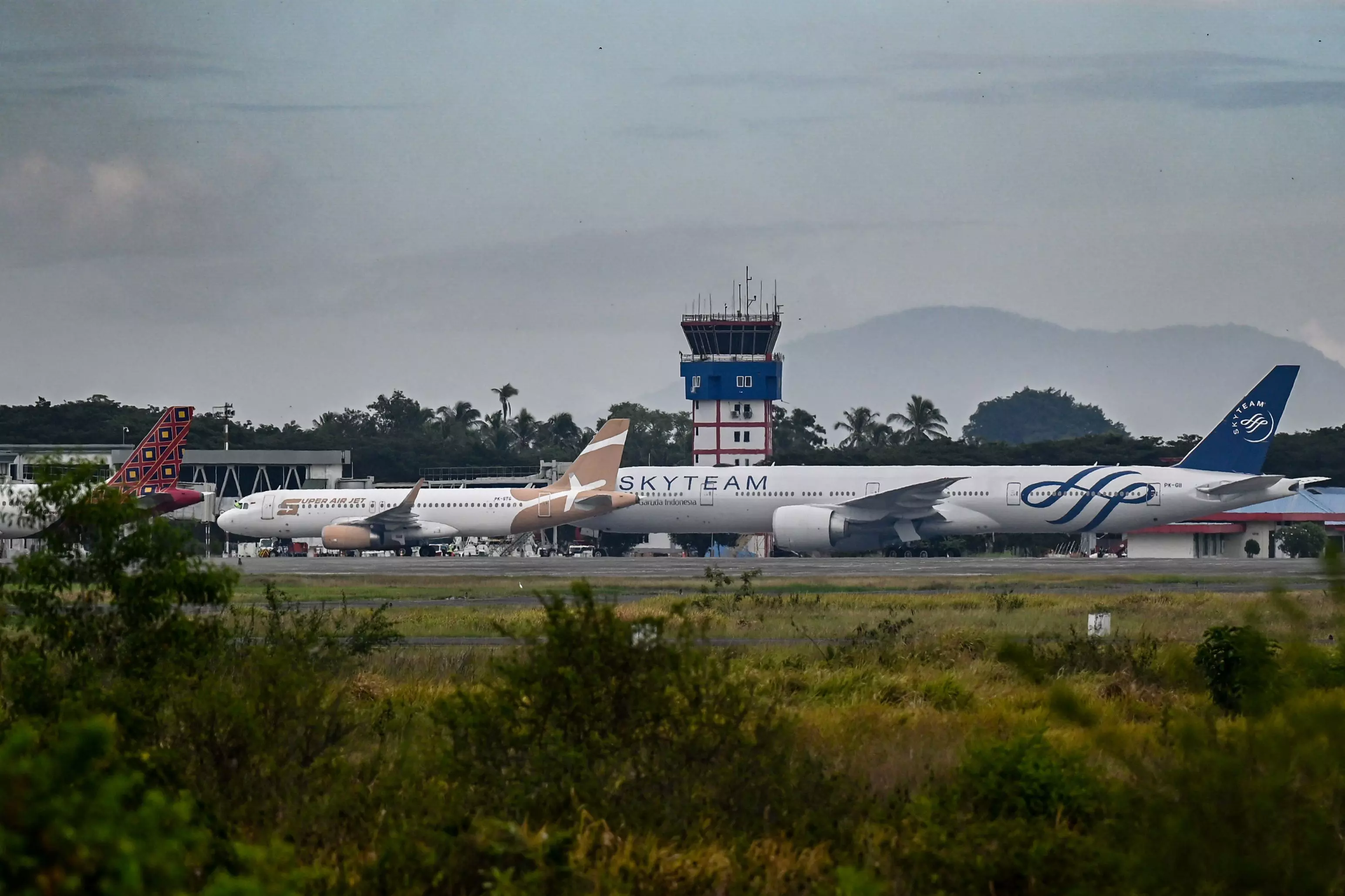 Jakarta Airport Extends Closure After Volcano Eruption Jakarta Airport Extends Closure After Volcano Eruption