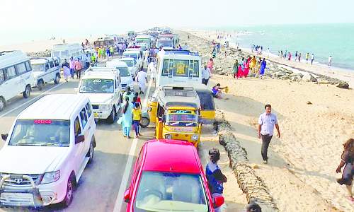 Sunday Tourists to Dhanushkodi had to Endure a 5-km Traffic Jam