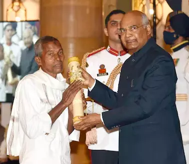 Padma Shri Awardee Harekala Hajabba Gets SIR Notice Over Name Discrepancy Padma Shri Awardee Harekala Hajabba Gets SIR Notice Over Name Discrepancy