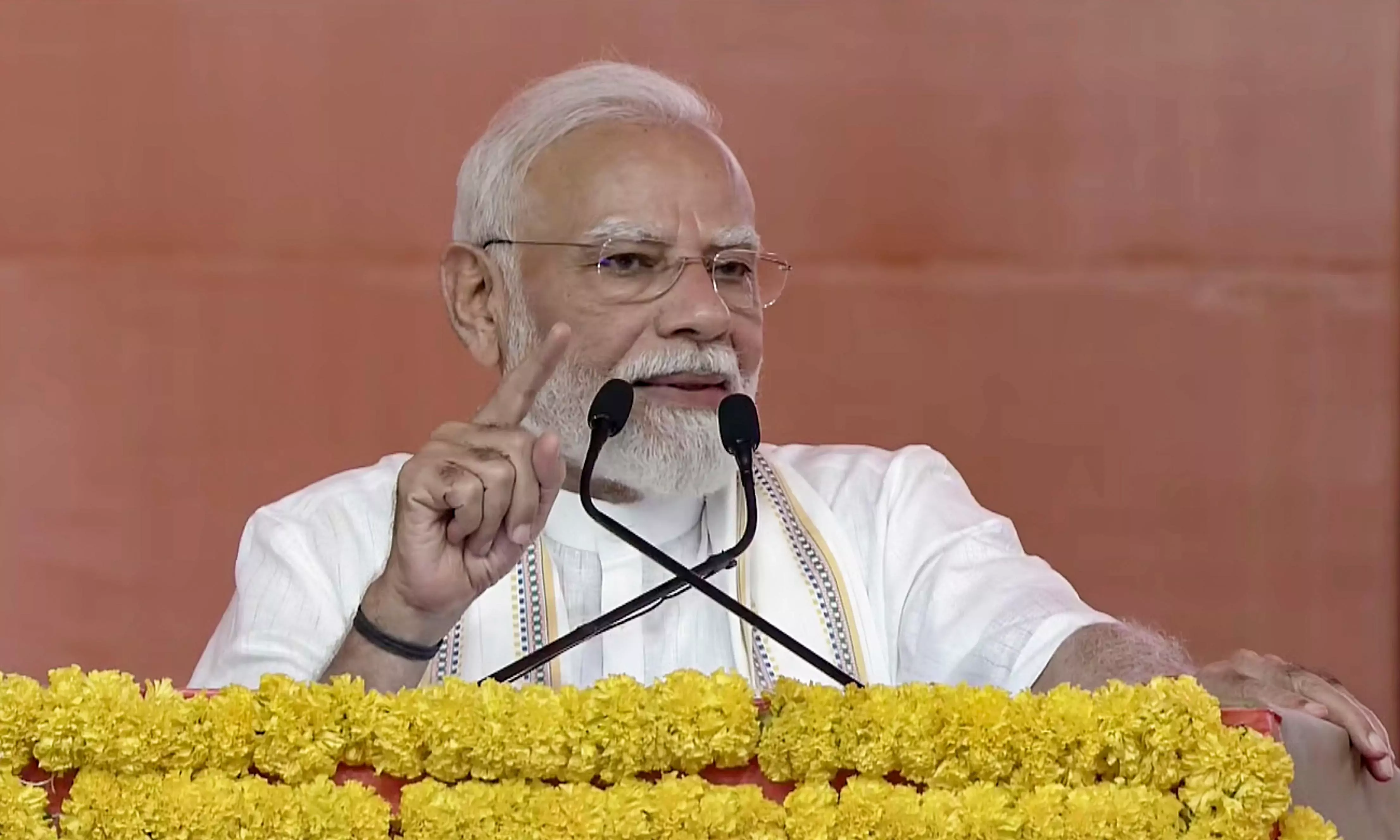 PM Modi Calls BJP Offices ‘Shelter for Distressed’ at Navsari Rally
