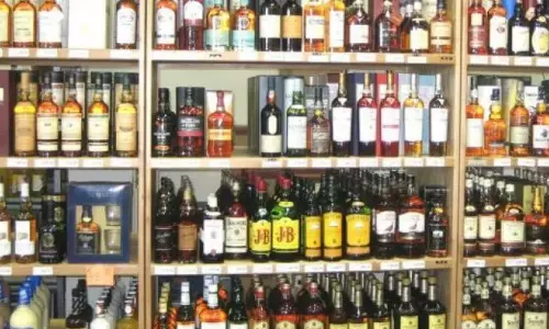 Suryapet: Thieves Break Into Liquor Store, Steal Expensive Wine Bottles Suryapet: Thieves Break Into Liquor Store, Steal Expensive Wine Bottles