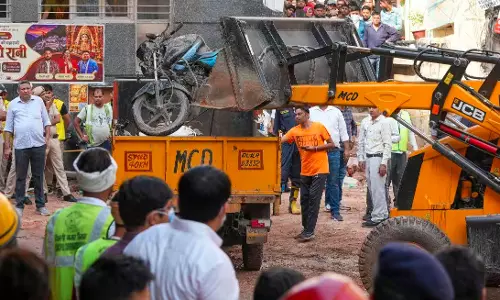 Delhi Police Denies Mobile Jammers Deployed At Hostel Collapse Site Delhi Police Denies Mobile Jammers Deployed At Hostel Collapse Site