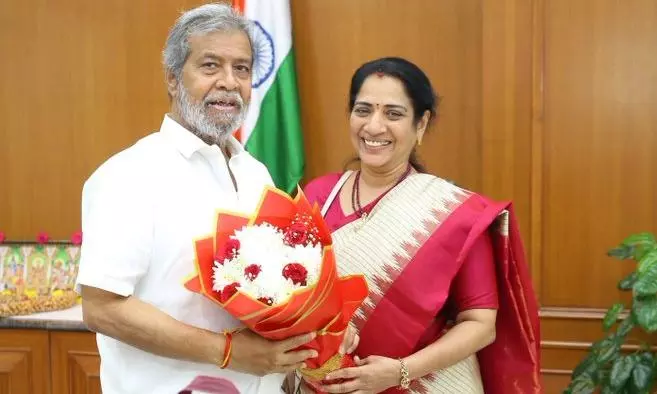 Gandhi Hospital New Superintendent Usha Rani meets Health Minister Gandhi Hospital New Superintendent Usha Rani meets Health Minister