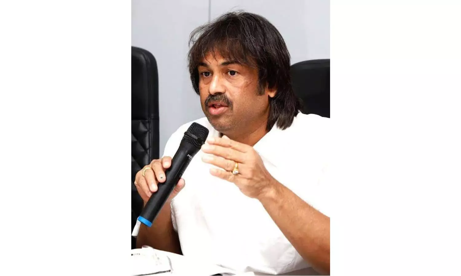 Teacher Writes Placard With Blood To Draw Ministers Attention For Kannada Schools Fund Teacher Writes Placard With Blood To Draw Ministers Attention For Kannada Schools Fund
